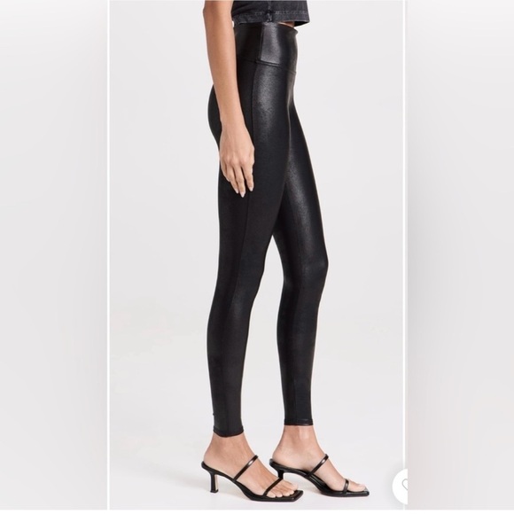 SPANX | Faux Leather Look Seamless Tight Legging in Black, size Medium - Picture 1 of 8